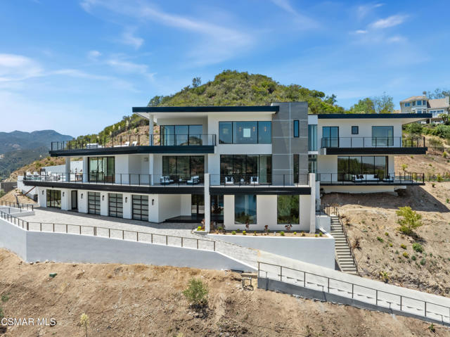 461 Lake Sherwood Drive, Lake Sherwood CA: https://media.crmls.org/mediaz/a0dbe305-6261-45dc-8866-bb0d5d2679c4.jpg