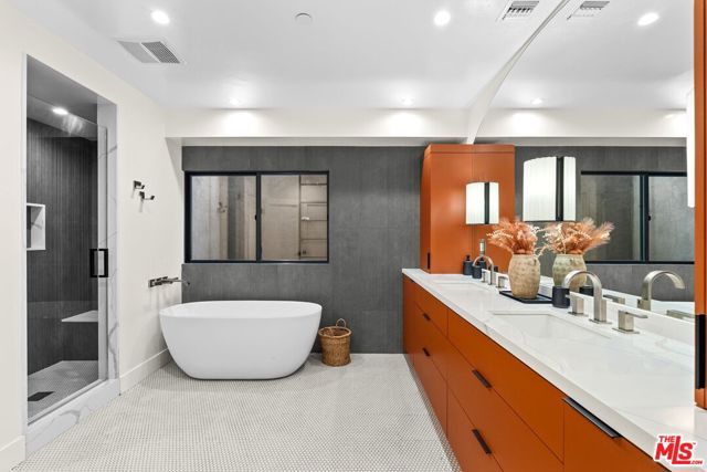 913 913 1/2 N Beverly Glen Boulevard, Bel Air CA: https://media.crmls.org/mediaz/a0dbf35a-e308-4f45-874b-ebf31fb903a8.jpg