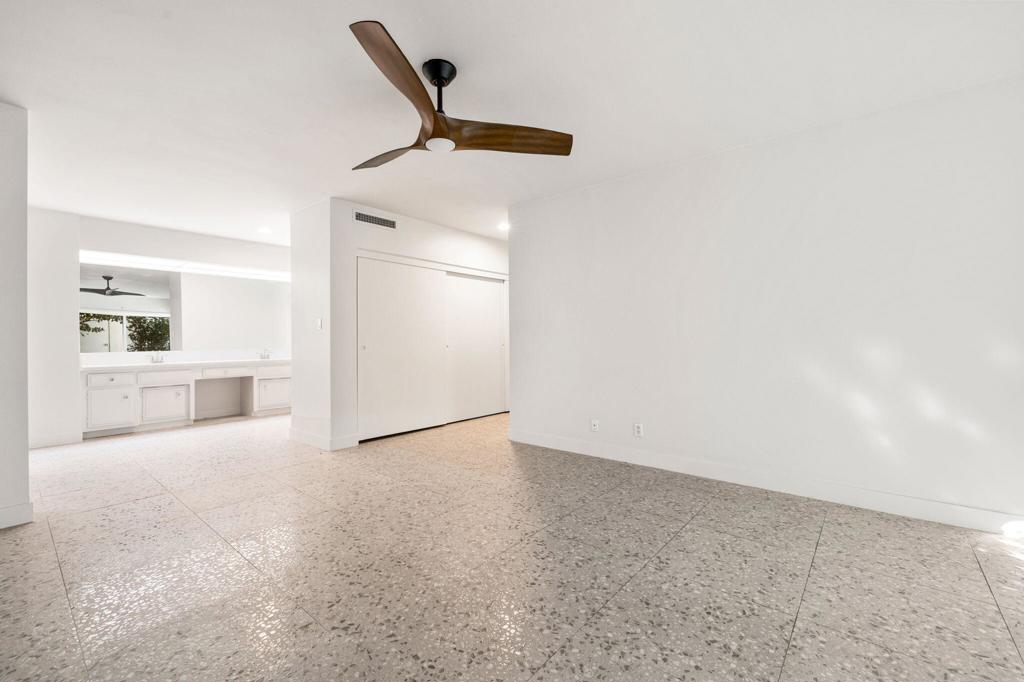https://media.crmls.org/mediaz/a0dc89a2-4d6d-4382-82fe-39747fecc7a9.jpg?preset=X-Large