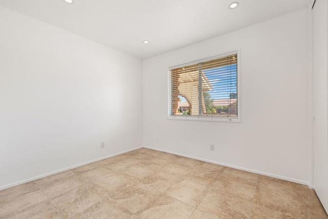 2050 Silver Oak Way, Hemet CA: https://media.crmls.org/mediaz/a0de0fb6-4155-4b46-9789-5973e4b1cf2e.jpg