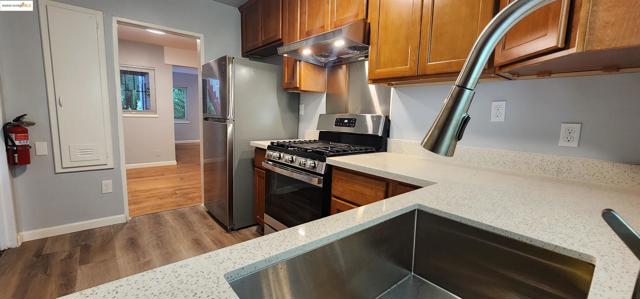 3009 Park Blvd, Oakland CA: https://media.crmls.org/mediaz/a0de3728-86e2-4c24-a870-0bab39ac8082.jpg
