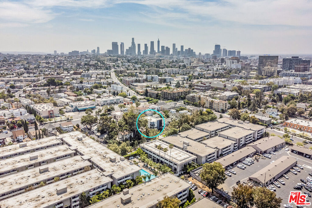 https://media.crmls.org/mediaz/a0de9fcf-9a74-4383-a66d-e18547d6d563.jpg?preset=X-Large