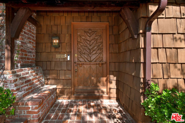 15213 Del Gado Drive, Sherman Oaks CA: https://media.crmls.org/mediaz/a0dea053-152d-4d04-9aea-de3615d30b6a.jpg