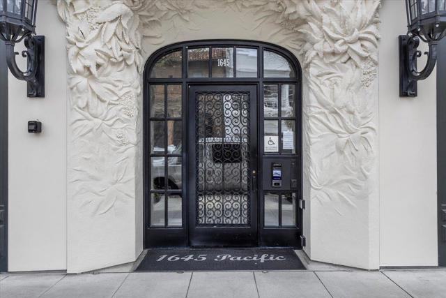 1645 Pacific Avenue, San Francisco CA: https://media.crmls.org/mediaz/a0ded456-3c15-4089-bef2-82a9b78bbe07.jpg