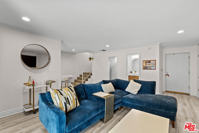 4381 Ventura Canyon Avenue, Sherman Oaks CA: https://media.crmls.org/mediaz/a0df0f67-20d7-4f83-abae-9b15e8213e62.jpg