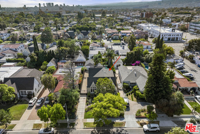 157 Poinsettia Place, Los Angeles, California 90036, 3 Bedrooms Bedrooms, ,2 BathroomsBathrooms,Single Family Residence,For Sale,Poinsettia,25499429