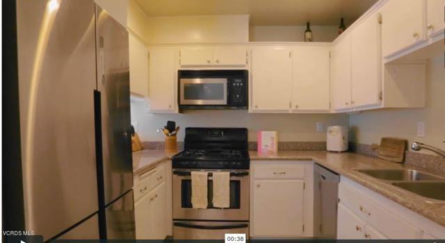 Detail Gallery Image 10 of 25 For 15218 Campus Park Dr #B,  Moorpark,  CA 93021 - 2 Beds | 2 Baths