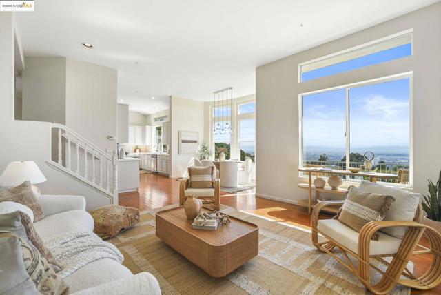 661 Via Rialto, Oakland CA: https://media.crmls.org/mediaz/a0df83f6-3433-465a-b490-32098419f1d7.jpg