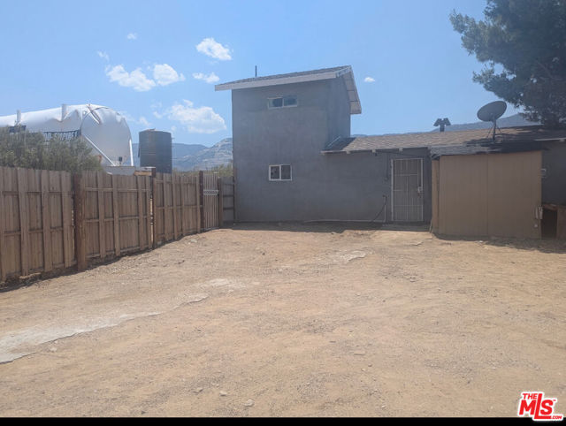 31576 Emerald Road, Lucerne Valley CA: https://media.crmls.org/mediaz/a0e005bc-3e4a-4b0f-8542-e8ec58c7f810.jpg