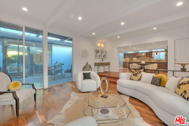 3804 Duray Place, Los Angeles CA: https://media.crmls.org/mediaz/a0e0cb4e-c3b7-44d8-85c7-c73888d1f81a.jpg