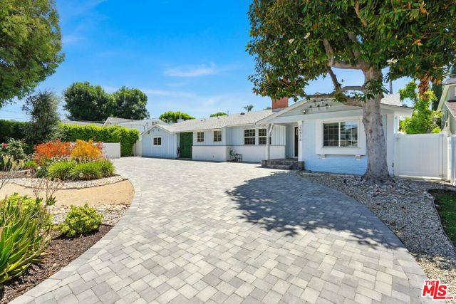 20616 Quedo Drive, Woodland Hills CA: https://media.crmls.org/mediaz/a0e0e68b-eae4-4318-8ded-201d38bf9861.jpg