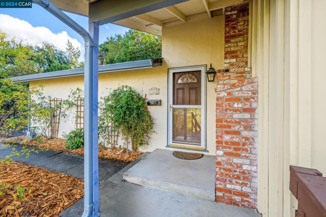 Image 2 of 40 For 11 Greyfell Pl