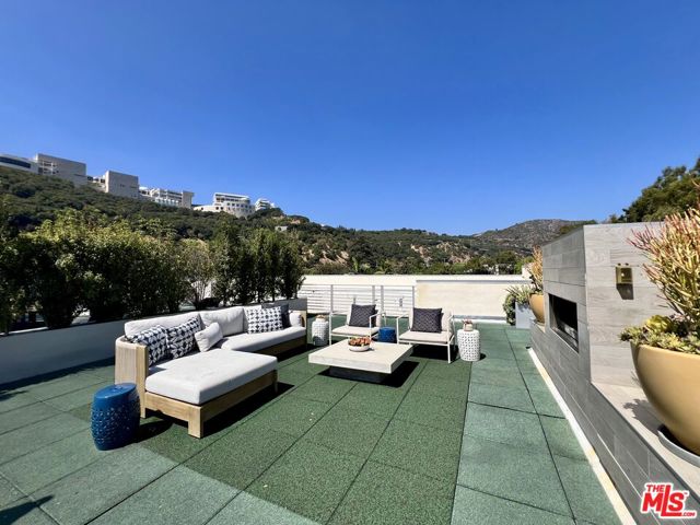 11715 W BELLAGIO Road, Los Angeles CA: https://media.crmls.org/mediaz/a0e18ac1-fccc-4825-ad85-eb4a76128217.jpg