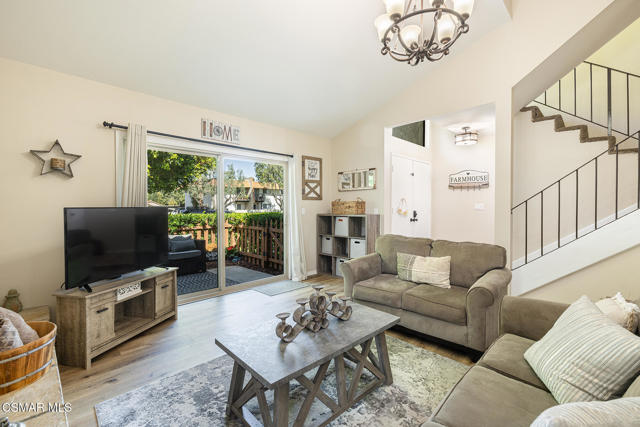 658 Rosewood Avenue, Camarillo CA: https://media.crmls.org/mediaz/a0e1c80b-17c5-47ff-acef-5c9018291727.jpg