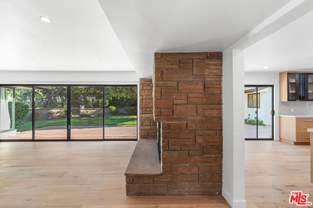 5160 Los Feliz Boulevard, Los Angeles CA: https://media.crmls.org/mediaz/a0e2185b-5a6a-47c8-9db6-9ddcb3308e63.jpg