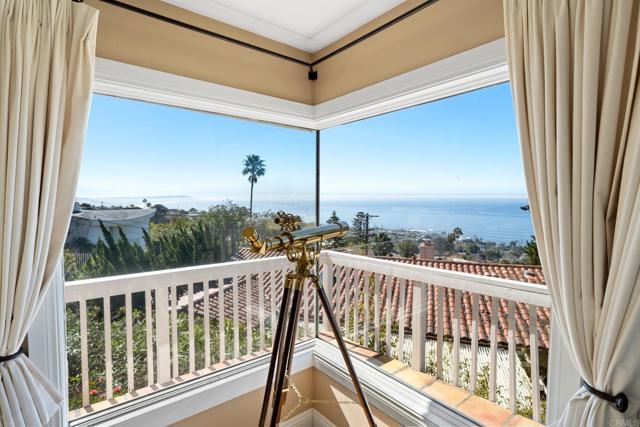 6130 Terryhill Drive, La Jolla CA: https://media.crmls.org/mediaz/a0e2be60-03c4-4f0c-b1c5-1e56cf00d320.jpg