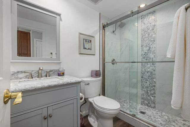 Image 42 of 50 For 370 Links Drive