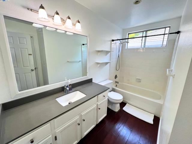 85 Phillips Ct, Tracy CA: https://media.crmls.org/mediaz/a0e34c09-df3c-4343-8126-3898ada20b45.jpg