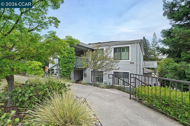 1301 Leisure Ln, Walnut Creek CA: https://media.crmls.org/mediaz/a0e3bace-f191-4f52-a19c-7581fc2e8784.jpg