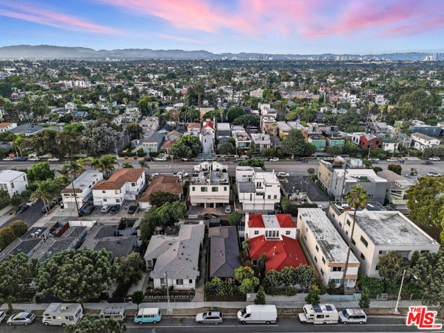 517 Venice Way, Venice CA: https://media.crmls.org/mediaz/a0e3f12d-2c04-4330-90c2-419b8a7b69da.jpg