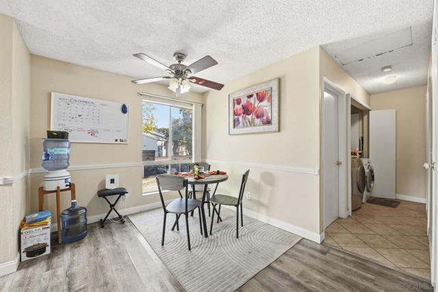 2566 White Oak Pl, Escondido CA: https://media.crmls.org/mediaz/a0e45e7e-ef9e-439e-837e-5b6265c60adc.jpg