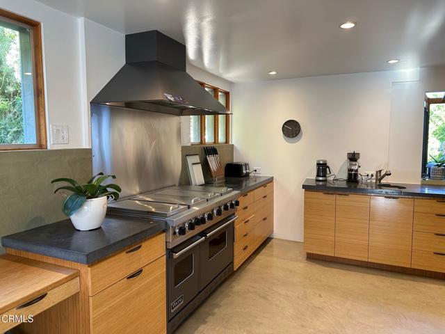 Detail Gallery Image 11 of 47 For 3551 Dixie Canyon Pl, Los Angeles,  CA 91423 - 4 Beds | 3/1 Baths