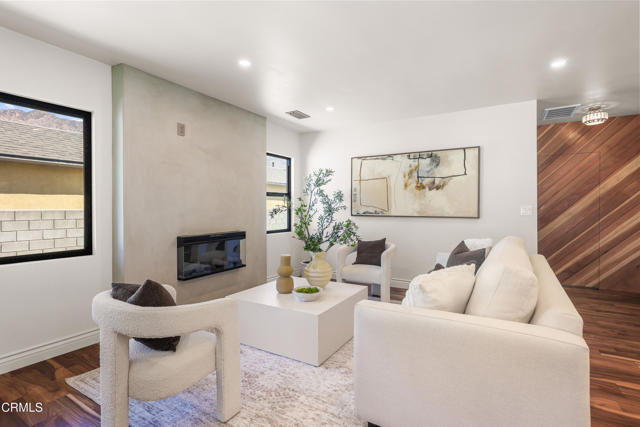 1710 N Oxford Avenue, Pasadena CA: https://media.crmls.org/mediaz/a0e5575a-aa1f-4618-8b71-3aaef35e5d96.jpg