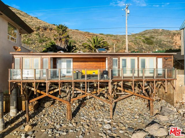 43000 Pacific Coast Highway, Malibu CA: https://media.crmls.org/mediaz/a0e5b4b7-ea1e-4b50-a2f1-2d86fa5b5813.jpg