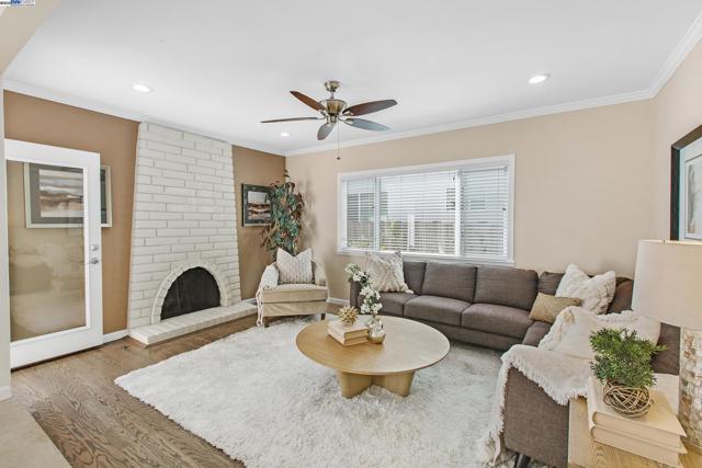 35573 Purcell Pl, Fremont CA: https://media.crmls.org/mediaz/a0e66e22-a441-470e-8957-876095e57bb6.jpg