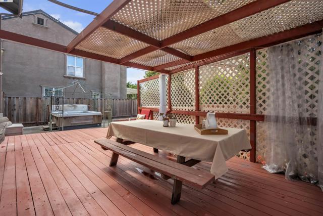 2380 Cabrillo Dr, Hayward CA: https://media.crmls.org/mediaz/a0e694ff-33db-4e40-b664-0f2fd9f15c70.jpg