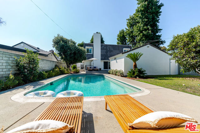 5056 Greenbush Avenue, Sherman Oaks CA: https://media.crmls.org/mediaz/a0e6cca7-4270-4491-ba56-4e1d435197af.jpg