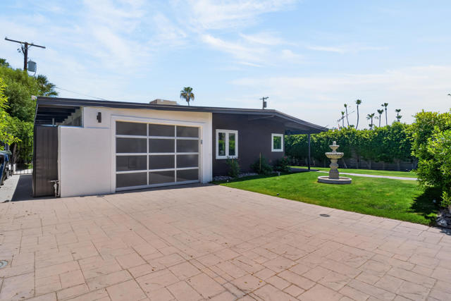 684 N Paseo De Anza, Palm Springs, CA 92262