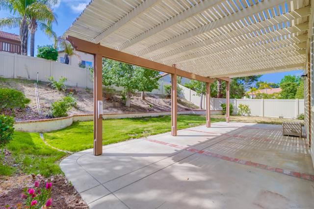 32411 Cassino Court, Temecula CA: https://media.crmls.org/mediaz/a0e7155b-9db8-4302-b7eb-16ddb2c53e84.jpg