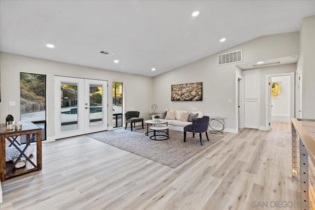 16310 Oak Springs Dr, Ramona CA: https://media.crmls.org/mediaz/a0e7b790-6142-4ab0-b474-eaf86ef449bd.jpg