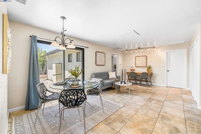 3819 California Way, Livermore CA: https://media.crmls.org/mediaz/a0e7cdfd-60fc-4eff-b355-0228d55b2cf6.jpg