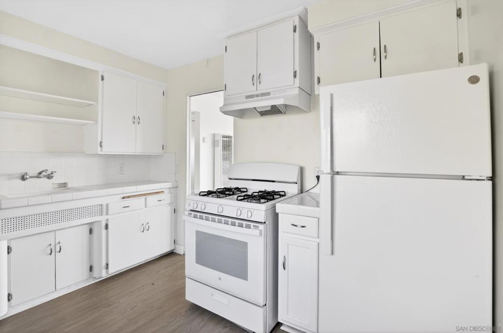 2324 Chatsworth - photo 7