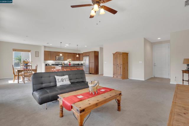1030 Clear Lake Dr, Oakley CA: https://media.crmls.org/mediaz/a0e8d61e-7876-4a7c-8c4c-1d5234890521.jpg