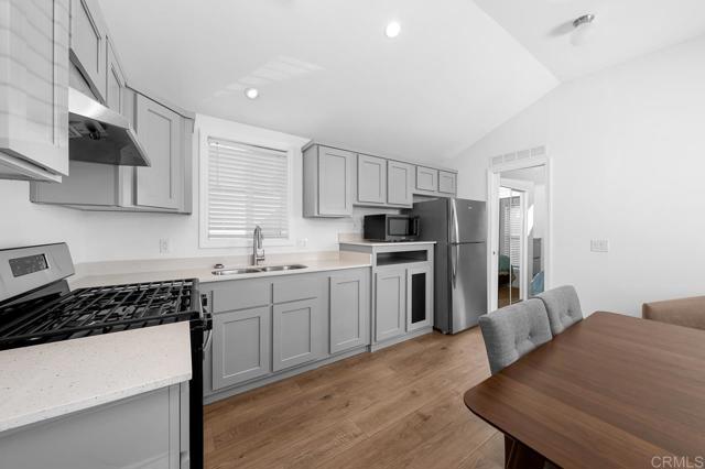 Detail Gallery Image 4 of 16 For 708 H St #31,  Chula Vista,  CA 91910 - 2 Beds | 1 Baths