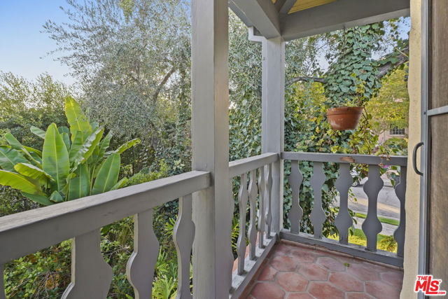 1326 Cordova Avenue, Glendale CA: https://media.crmls.org/mediaz/a0e93815-2a9a-4fb8-953f-8773a4ce3cad.jpg