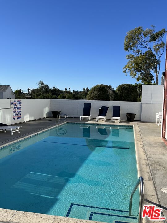 28711 Pacific Coast Highway, Malibu CA: https://media.crmls.org/mediaz/a0e9593a-0397-400d-8d60-a4c63ecbc023.jpg