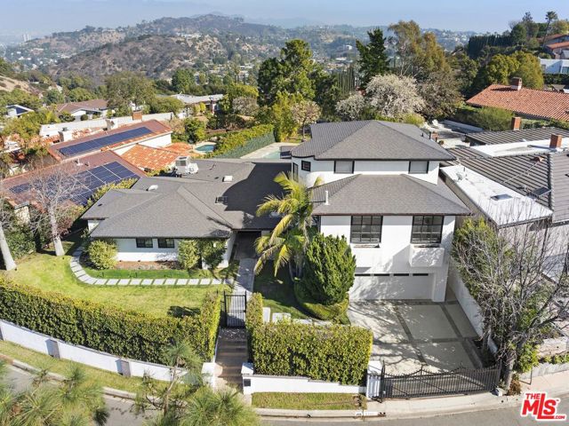 8306 Skyline Drive, Los Angeles CA: https://media.crmls.org/mediaz/a0e9f54d-13bf-4009-b2e8-c76003e1f517.jpg