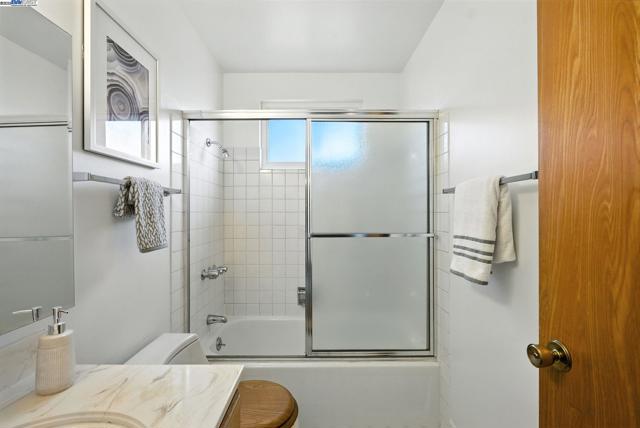3101 61St Ave, Oakland CA: https://media.crmls.org/mediaz/a0ea0948-9a51-4ea9-842c-4f83b6afbceb.jpg