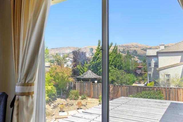 553 Lower Vintners Circle, Fremont CA: https://media.crmls.org/mediaz/a0ea20fa-8eaf-4d2e-ba0f-813b9639654b.jpg