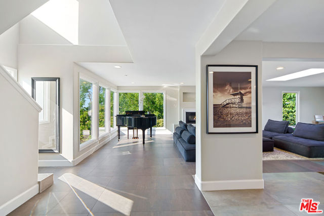 5118 Cerrillos Drive, Woodland Hills CA: https://media.crmls.org/mediaz/a0ea23c7-7b69-41b7-9e3d-5b2cd6f3cabc.jpg