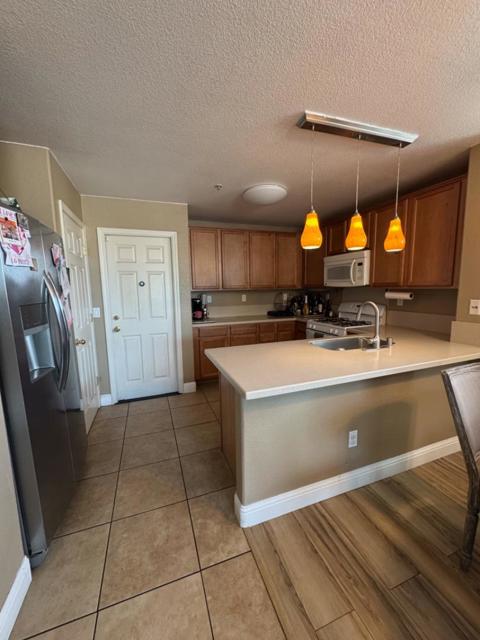 12500 Rogge Village Way, Salinas CA: https://media.crmls.org/mediaz/a0eaa4ea-17cc-4904-a7b0-c572bf526544.jpg
