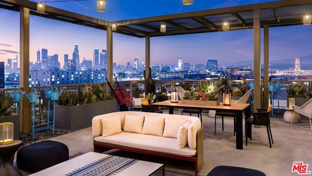 695 S Santa Fe Avenue, Los Angeles CA: https://media.crmls.org/mediaz/a0eb530e-3c57-4169-ad63-e94c6b2ac707.jpg