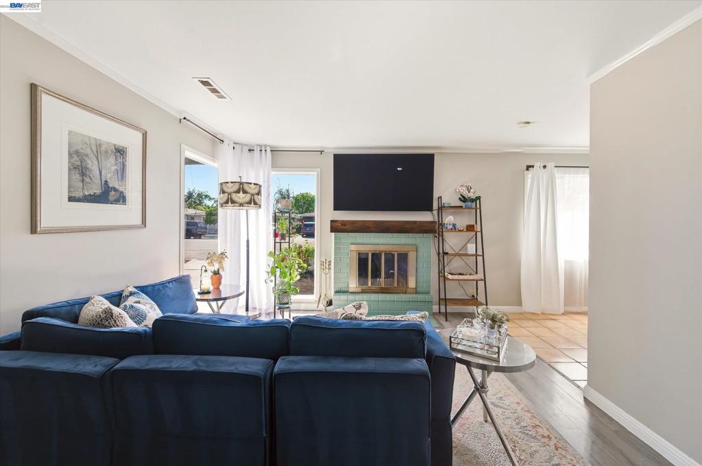 442 JAMES ST