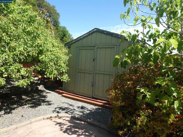 Image 42 of 43 For 2908 Sargent Ave