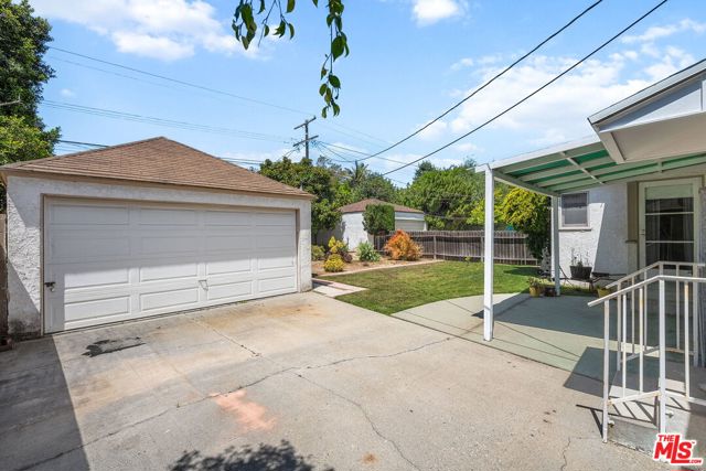 2725 Midvale Avenue, Los Angeles CA: https://media.crmls.org/mediaz/a0ee0ef8-4cbe-40f7-a038-ecc862aa223f.jpg