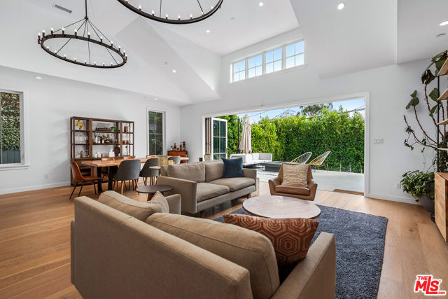 7614 Truxton Avenue, Los Angeles CA: https://media.crmls.org/mediaz/a0ee90c2-b7c8-4234-938d-0c4469cea0e8.jpg
